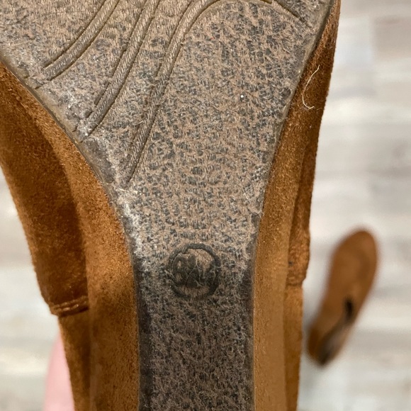 Faux suede ankle boots 8 1/2 shoe department - Picture 4 of 5